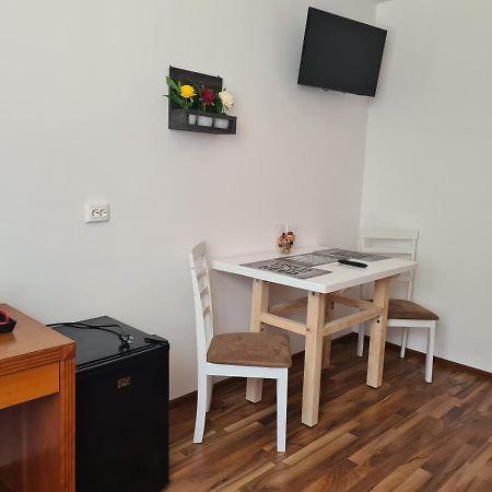 Luca'S Studio 3 ,Close To Therme Bucharest, Airport Otopeni 巴洛泰什蒂 外观 照片