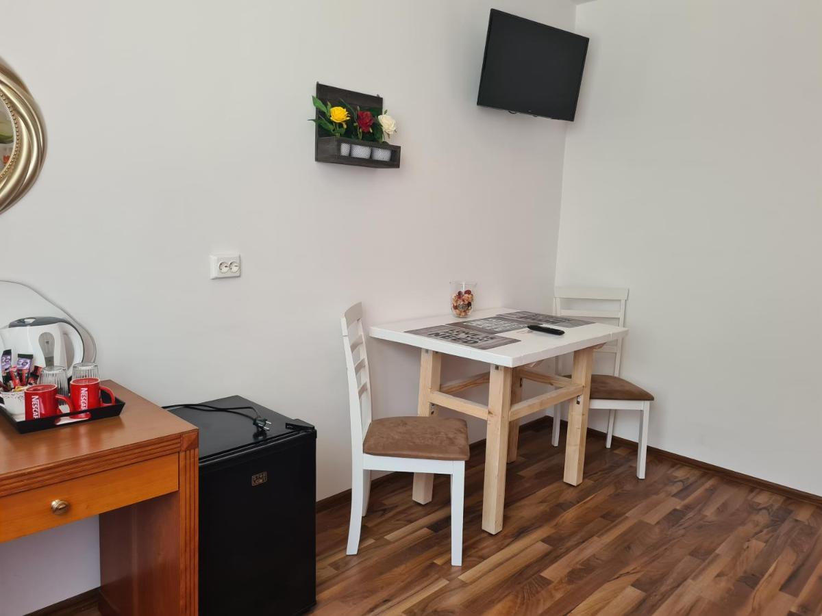 Luca'S Studio 3 ,Close To Therme Bucharest, Airport Otopeni 巴洛泰什蒂 外观 照片